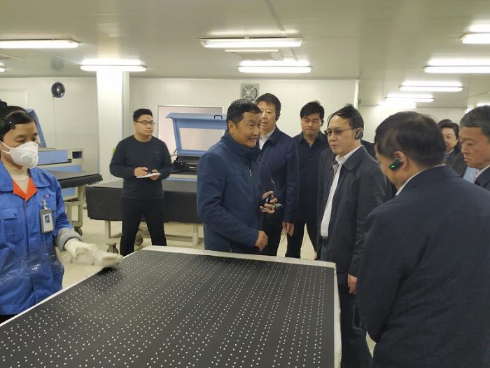 近日蚌埠市市委书记汪莹纯带领蚌埠市四大班子领导现场考察指导普乐新能源复工复产,为抗击疫情,恢复经济贡献更大力量!